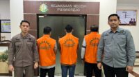 1003745682 Kades dan perangkat desa di Purworejo, Jawa Tengah ditetapkan sebagai tersangka korupsi pembagunan gedung serbaguna.