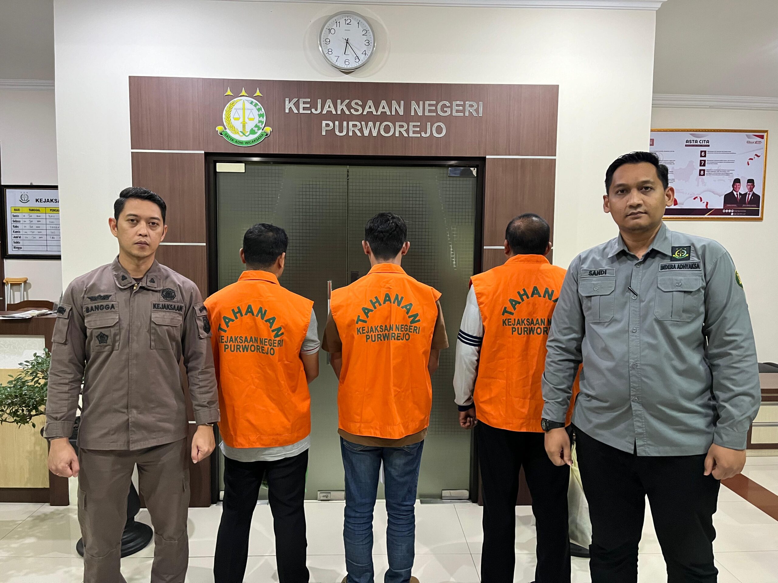 Kades dan perangkat desa di Purworejo, Jawa Tengah ditetapkan sebagai tersangka korupsi pembagunan gedung serbaguna.