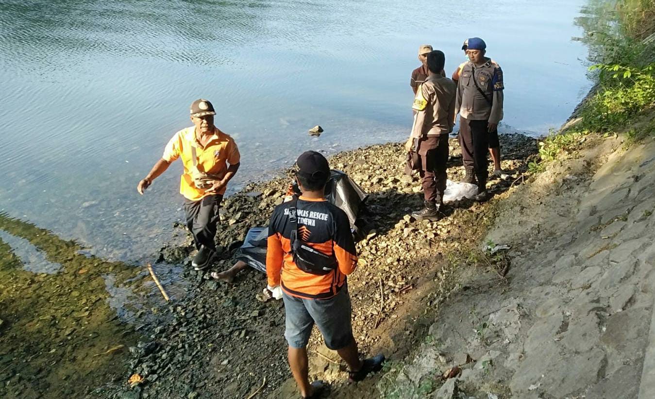 Mayat seorang laki - laki tanpa identitas dengan luka aneh di kening ditemukan di bawah jembatan Glagah, Temon, Kulon Progo, Rabu (23/7/2025).