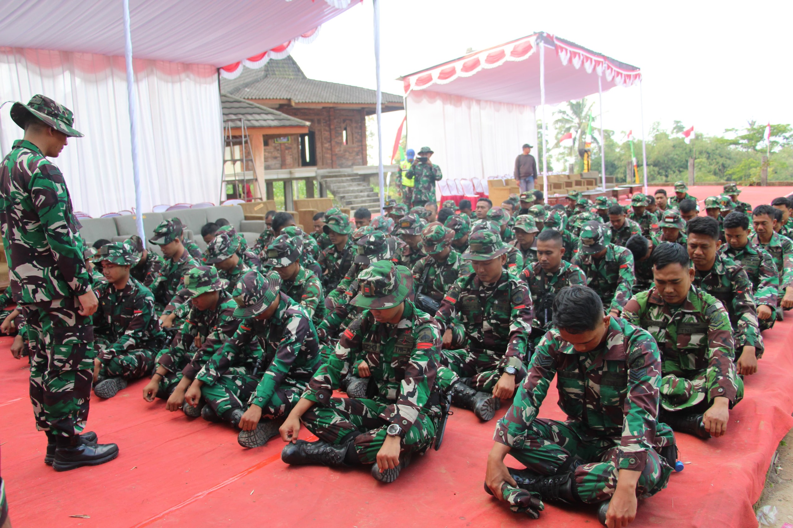 TMMD di Desa Banaran, Tembarak, Temanggung, Dandim 0706 Letkol Inf Hermawan A.N., M.Han minta anggota jaga marwah TNI dan kesehatan.