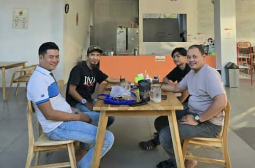 Kafe BASO-K Wates Kulon Progo suguhkan bakso enak dan landscape unik lalu lalang kereta api, rekomendasi buat dikunjungi.