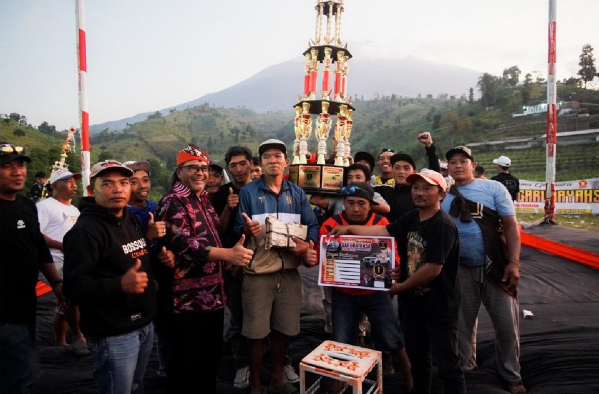 Bupati Temanggung Agus Gondrong dorong lomba marpati kolong di di Lapak Mantul Garudayaksa yang berada di Dusun Ngempon, Desa Pagersari, Kecamatan Tlogomulyo jadi event tahunan.