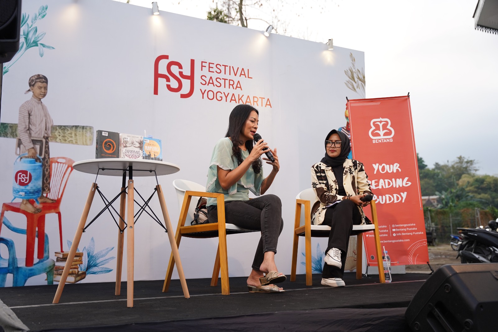 Meet & Greet Dewi Lestari di Festival Sastra Yogyakarta (FSY) 2025, Dee ceritakan proses kreatif dibalik karya-karyanya.