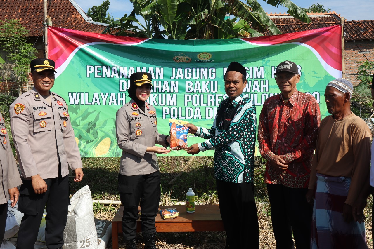 Dukung Program Ketahanan Pangan Nasional, Polres Kulon Progo tanam jagung musim ketiga, Rabu (06/08/2025) di lahan seluas 2.000 meter persegi milik Pondok Pesantren Nurul Ummah 2, Padukuhan Turip, Kalurahan Ngestiharjo, Kapanewon Wates.