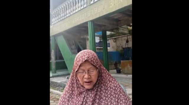 Nyai Siti Sofiatun istri pemilik pondok pesantren Minhajut Tholibin Bagelen, Purworejo.