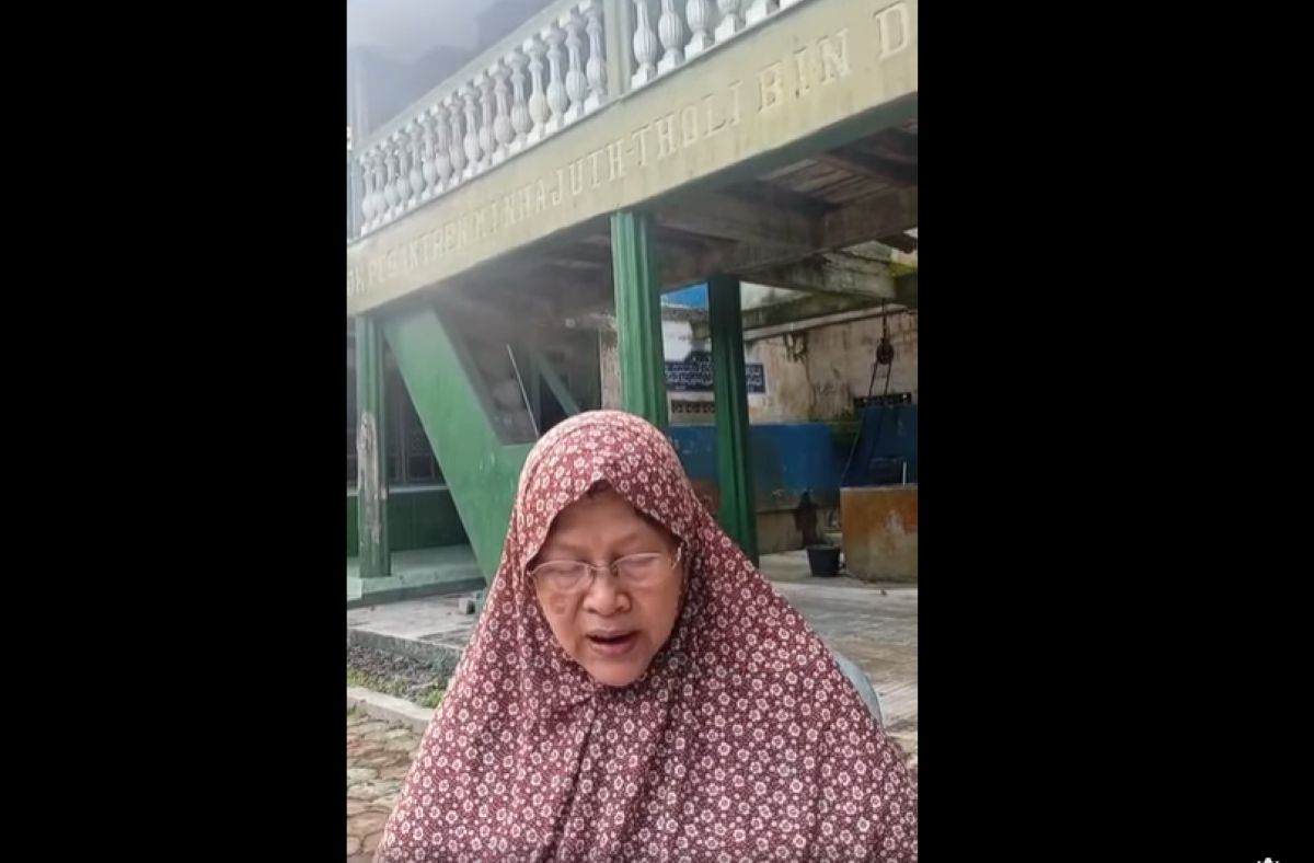 Nyai Siti Sofiatun istri pemilik pondok pesantren Minhajut Tholibin Bagelen, Purworejo.
