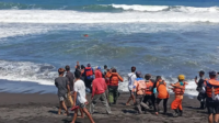 (14-05-2026) Tim SAR Gabungan berhasil menemukan seorang nelayan yang sebelumnya dilaporkan hil Tim SAR mengevakuasi jenazah nelayan yang dilaporkan hilang setelah mengalami kecelakaan laut. (Foto: Humas SAR DIY)