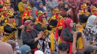 Bupati Agus Setyawan menari bersama 2000 penari bangilun di acara Nyadran Bhumi Pala.