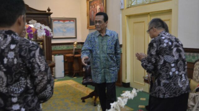 Jajaran KPID DIY bertemu Gubernur DIY Sri Sultan HB X. (Foto: Humas Pemda DIY)