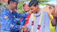 df500174-3beb-4798-bc42-92b0b1633f9d Kepala Dinas Pendidikan Kulon Progo Nur Wahyudi bersama Dimas Nur Fadhil Rizqi atlet balap sepada Kulon Profo yang menjadi Juara Tour d’Algerie 2026.