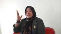 ketua-badan-pembentukan-peraturan-daerah-bapemperda-dprd-gunungkidul-ery-agustin-sudiyanti-sedang-memberikan-keterangan-kepada-wartawan-yusuf-bastiarradar-jogja-mi8oe