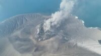 erupsi-gunung-anak-krakatau-foto-pvmbghandout-via-reuters-1788833904426_169
